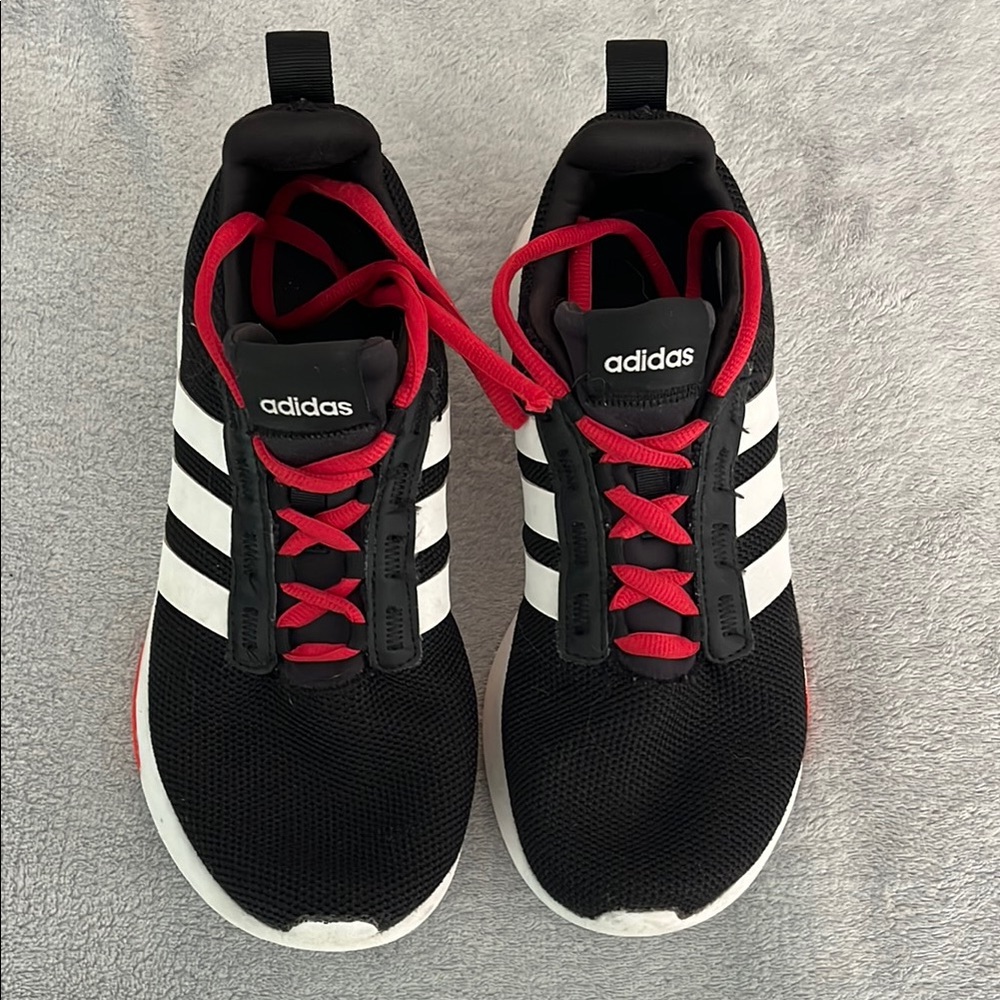 Boys Adidas Sneakers Size 6